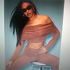 💲1⃣▶▶Stylish Off-Shoulder in rib style material  Brown